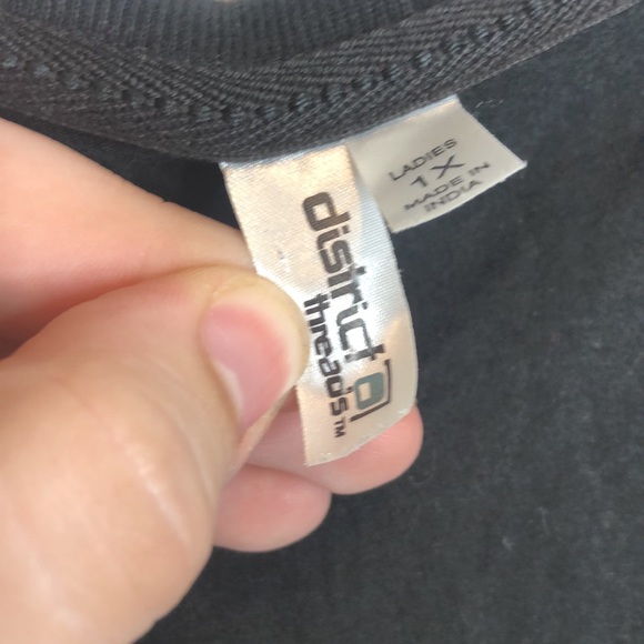 District Threads Stretch Top 1X PLUS SIZE - Picture 3 of 5